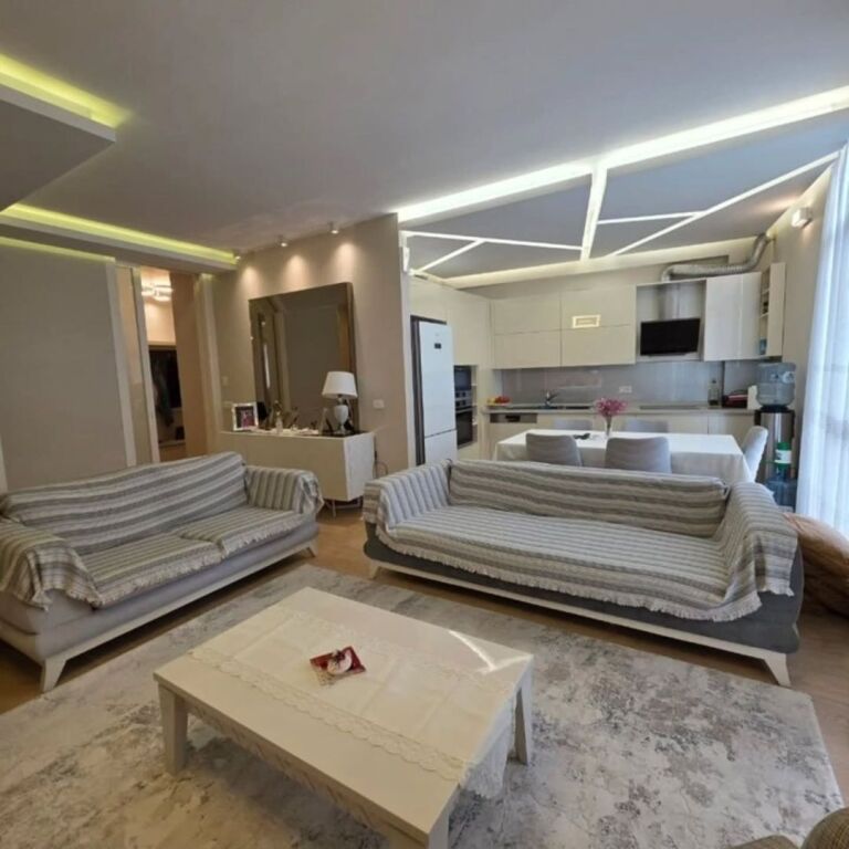 Shitet..! Kika 2 (Komuna e Parisit) Apartament 2+1+2