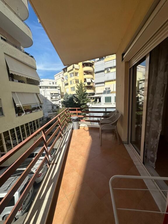 Apartament 2+1+2 me qira te Liqeni i thate