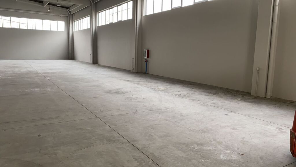 🏭 WAREHOUSE FOR RENT – TIRANA–DURRËS HIGHWAY (NEAR QTU)