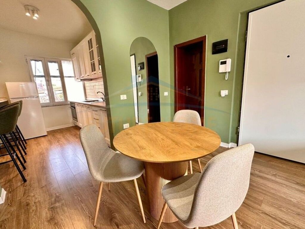 Shitet, Apartament 2+1+2, Rruga e Durrësit, Tiranë