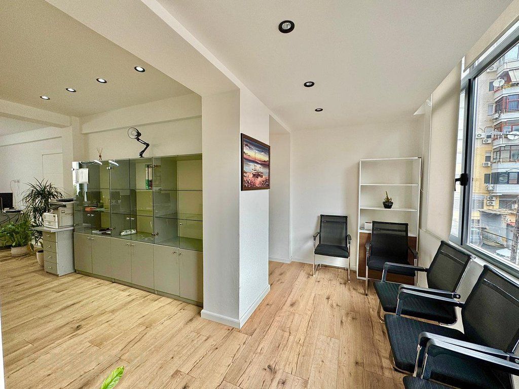 JEPET ME QERA AMBIENT PER ZYRE NE QENDER, BULEVARDI ZOGU I PARE !