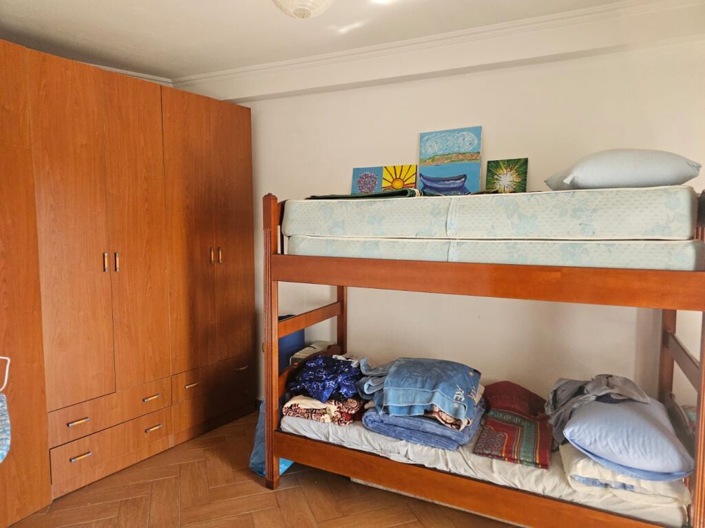 🏢Rruga e Barrikadave jepet me qera apartament,2+1,i mobiluar 65,000Leke     