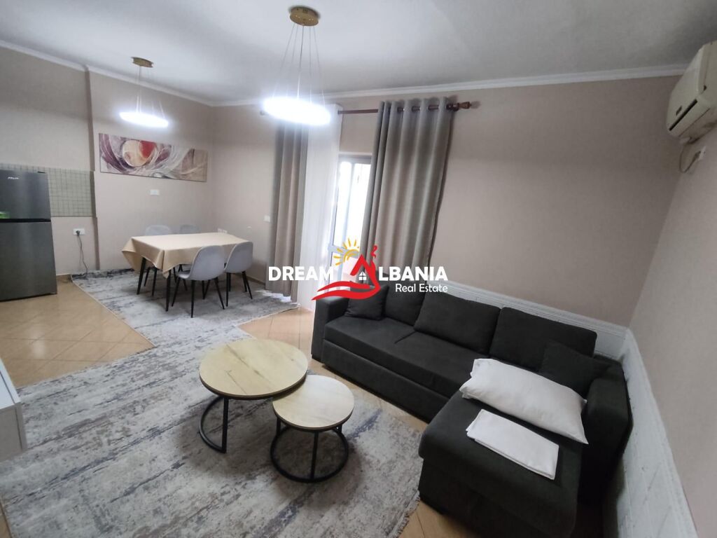 Jepet Apartament 1+1 me Qera ne zonen e Pazarit te Ri ( ID 42111552 )