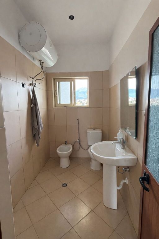 JAPIM ME QIRA APARTAMENT 2+1 + POST PARKIMI TE AMBASADA TURKE !