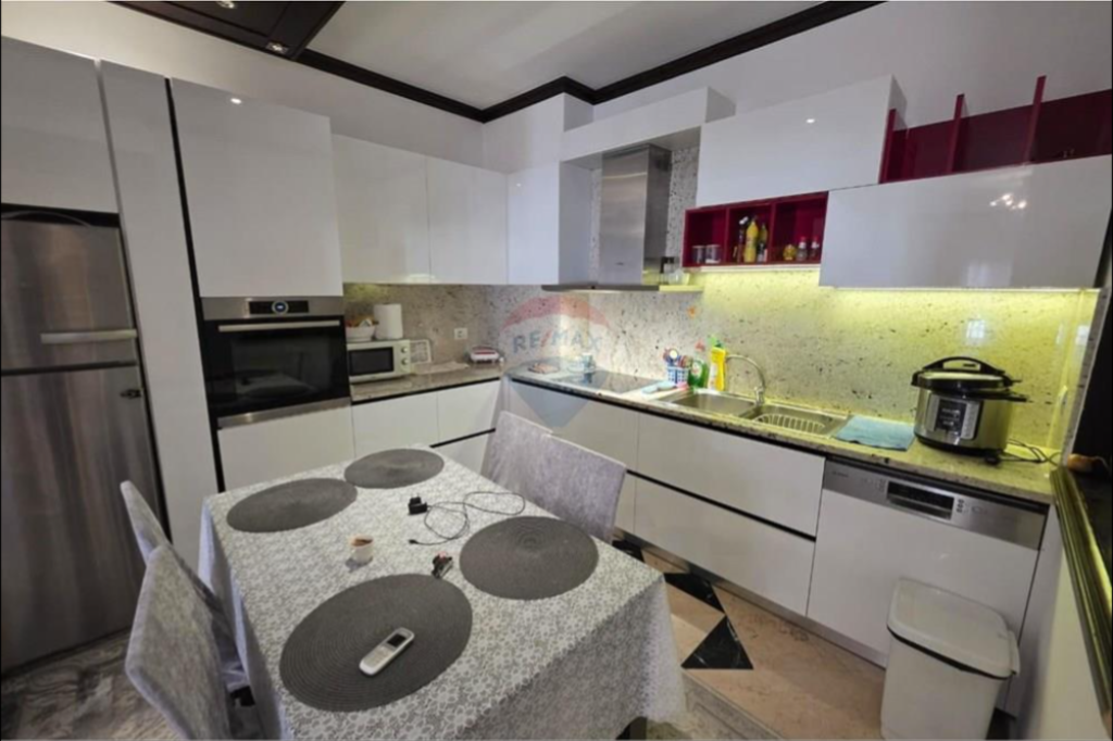 Apartament per shitje 2+1+2+2 ballkone tek Kodra e Diellit