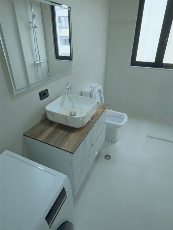 APARTAMENT 2+1 dhe GARDEROBE PER SHITJE, PERBALLE DELIJORGJIT