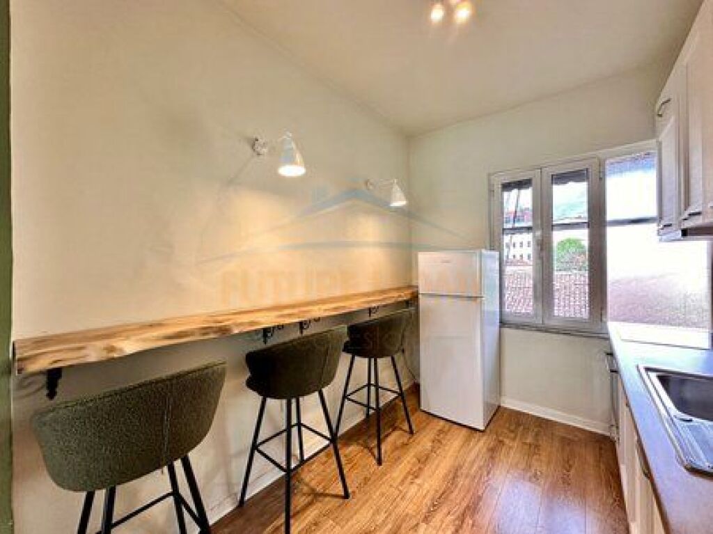 In vendita, Appartamento 2+1, Via Durazzo, Tirana