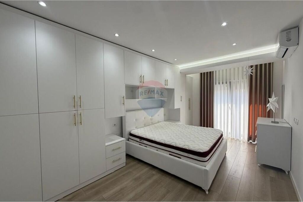 Super apartament 2+1+2 me qira!