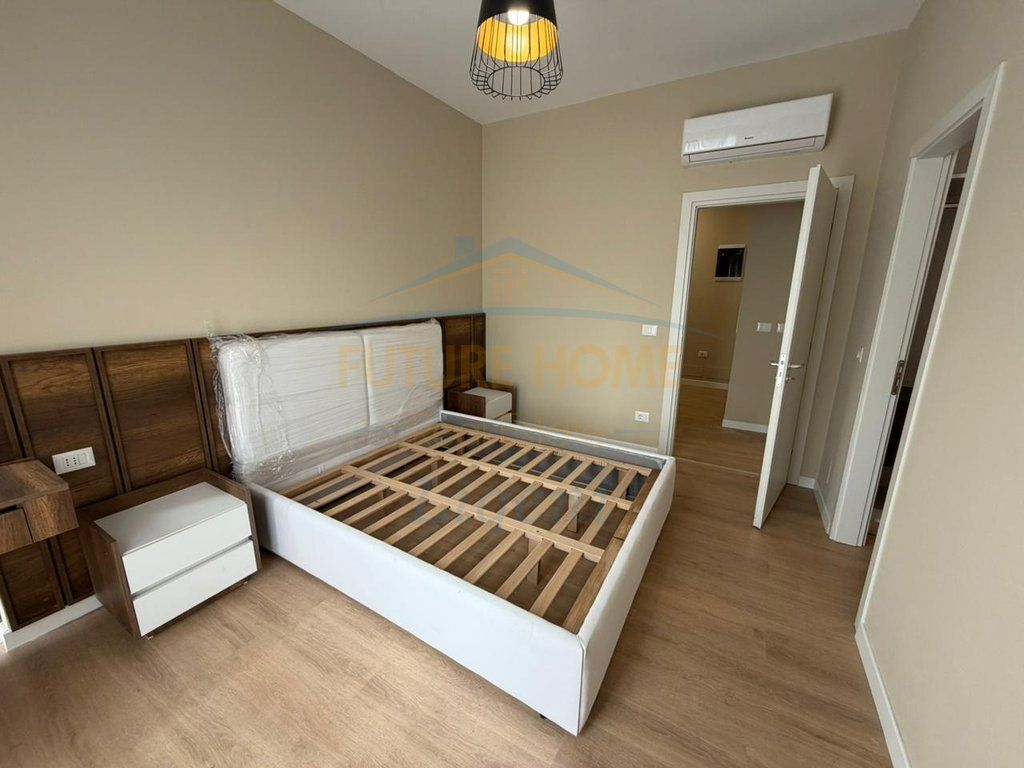 Qera, Apartament 2+1+2+ Post Parkimi, Green Valley, Tiranë.