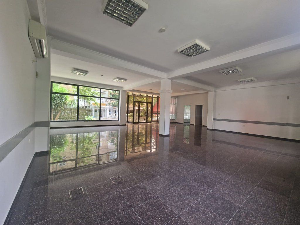 Godinë 2-Katëshe me Qira – Ideale për Klinika dhe Zyra ne Porcelan! 2,500 € /Muaj
