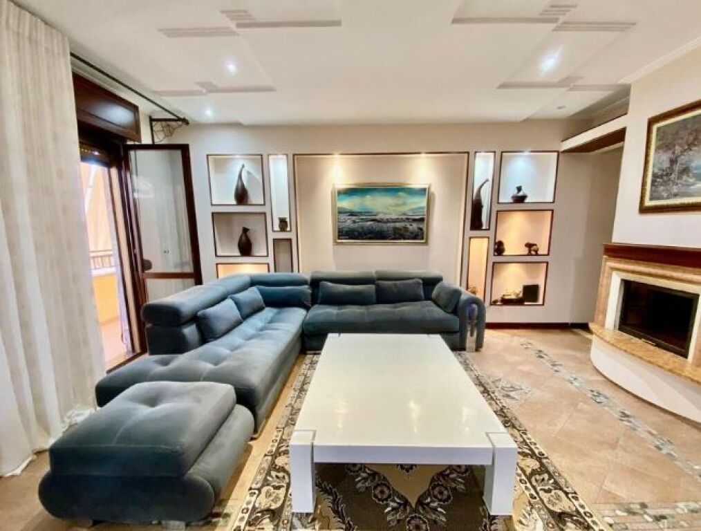 VENDIAMO APPARTAMENTO 3+1+2 +DEPOSITO