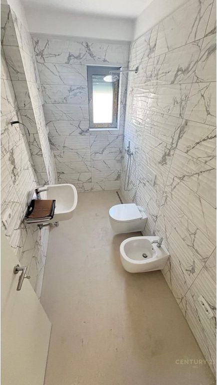 SHITET APARTMENT 1+1 TE SHKOLLA E KUQE