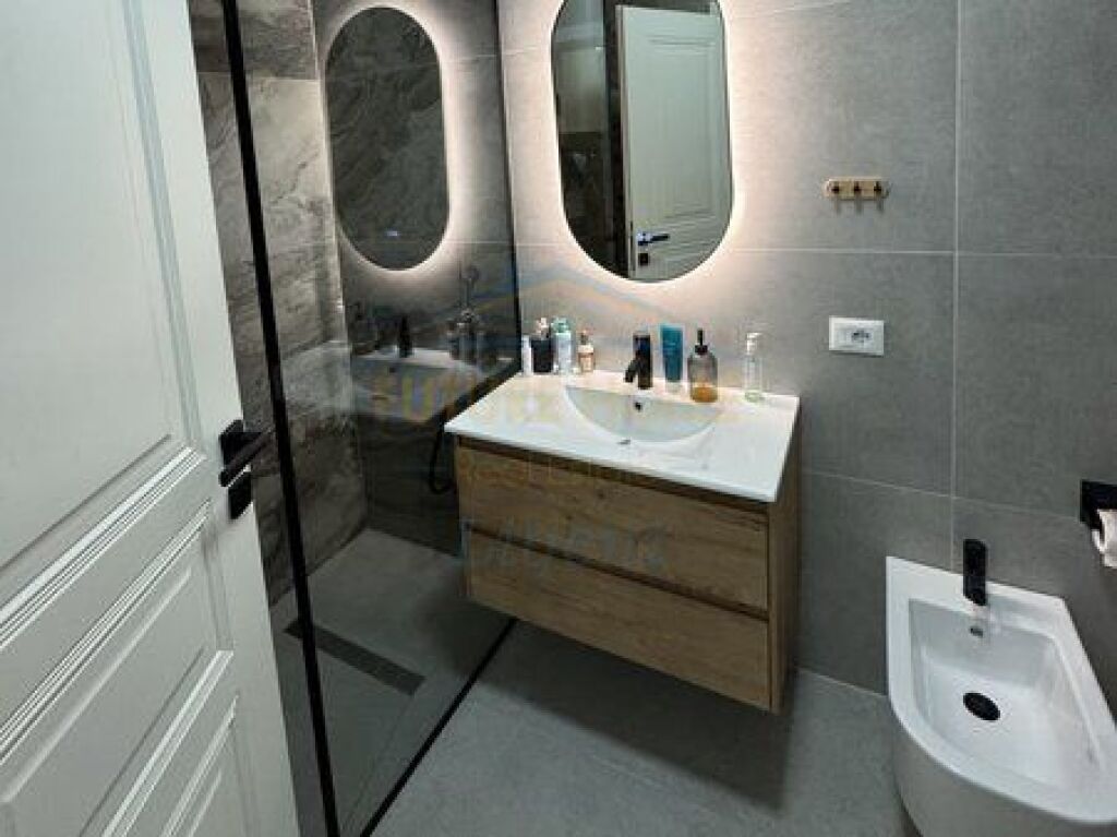 Shitet, Apartament 1+1, Liqeni i Thate, Tirane.