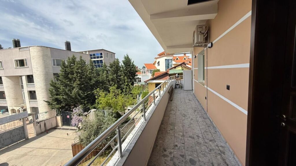 JAPIM ME QIRA APARTAMENT 2+1 + POST PARKIMI TE AMBASADA TURKE !