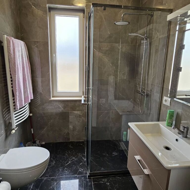 Shitet..! Kinostudio (Përballë Ministrisë së Kulturës) ‣ Apartament 2+1+2+Verandä