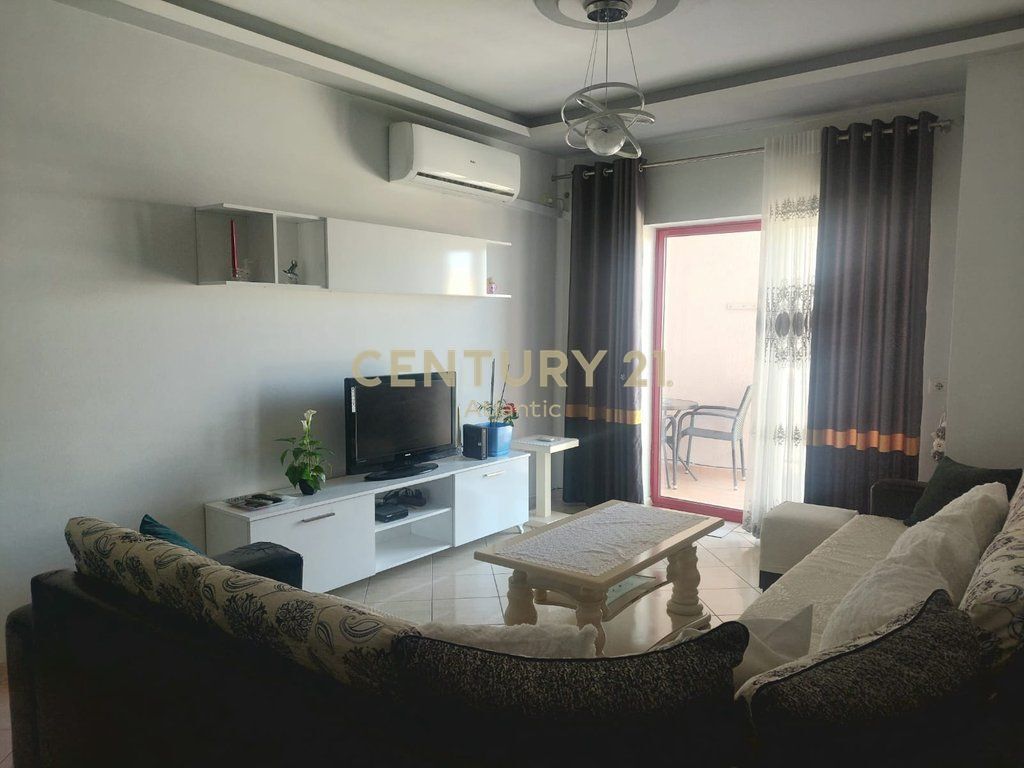 Apartament 2+1 për Qira , Plazh Hekurudha!