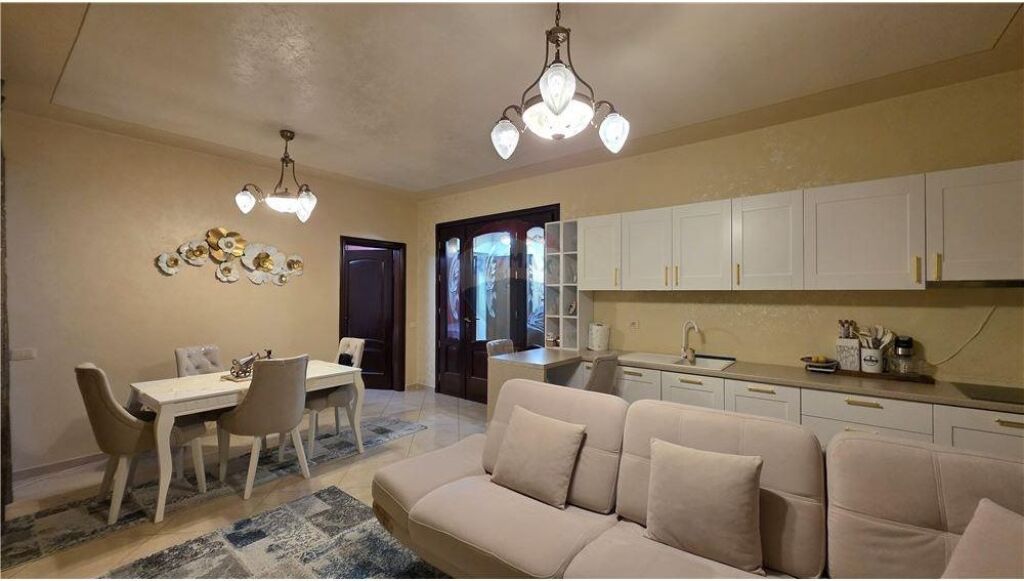 🏡 Apartament 2+1+2 në Shitje – Pas Hotel Martini, Vlorë