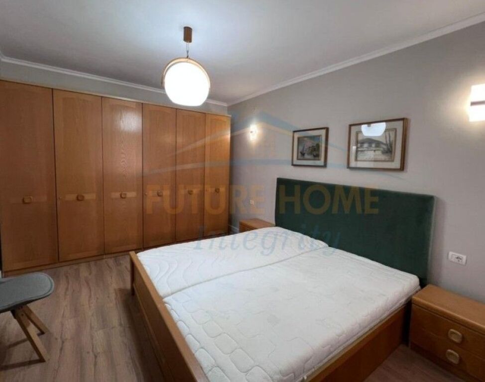 Qera, Apartament 2+1, Blloku, Tiranë.