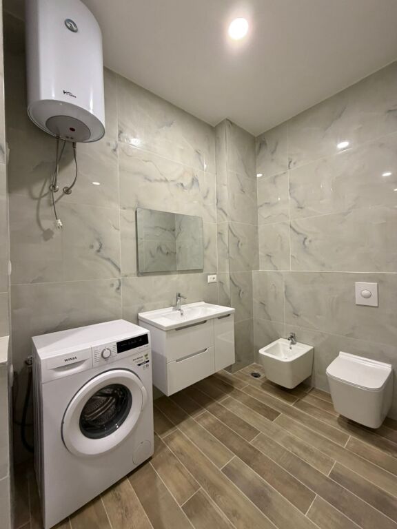 Jepet me qira apartament 1+1 +verand