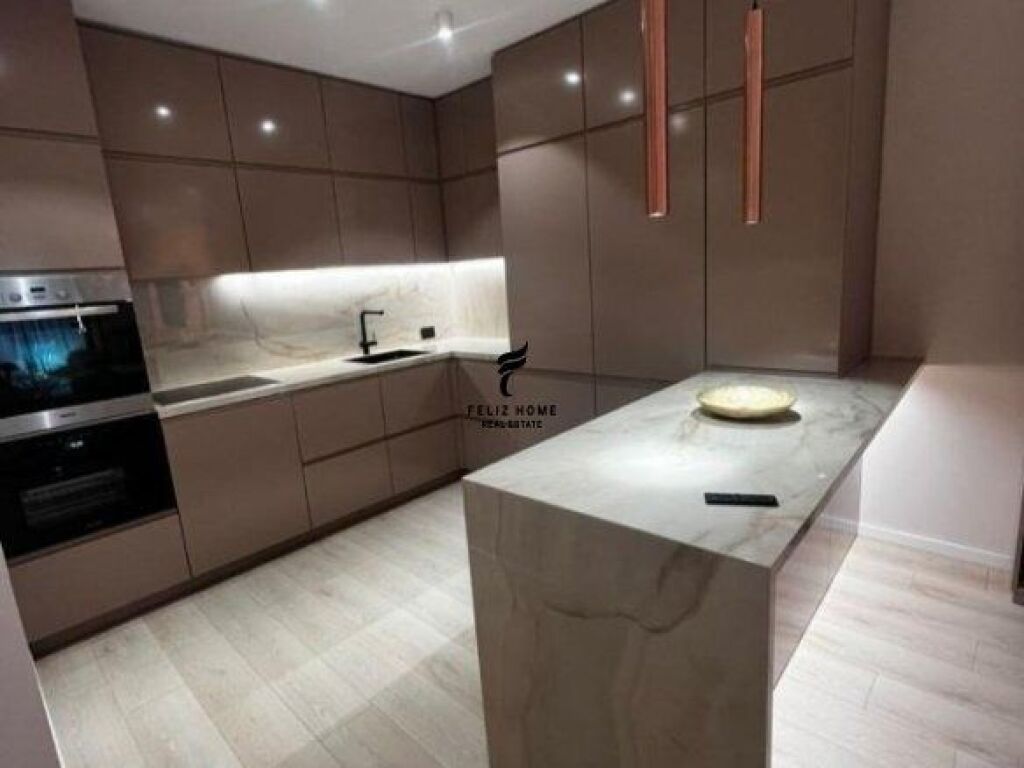 SHITET APARTAMENT 2+1+2 LIQENI ARTIFICIAL 450.000 EURO FH-68922