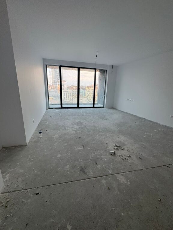 SHITET APARTAMENT 3+1 PRANE STADIUMIT AIR ALBANIA
