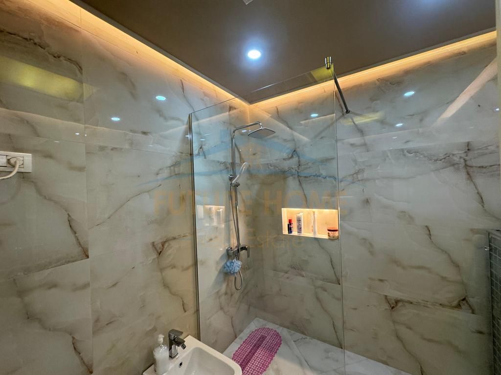 Shitet, Apartament 3+1+2, Unaza e Re