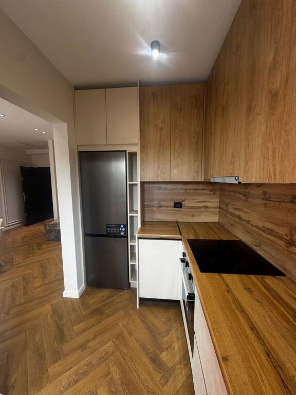 Shitet apartament 2+1 + garderobë – përballë Delijorgjit !