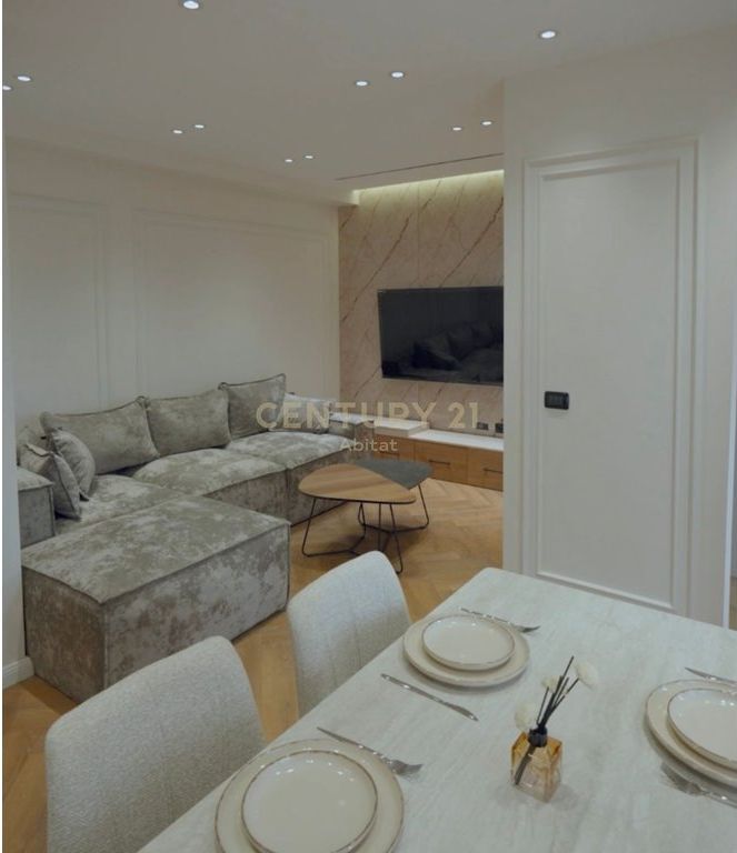 APARTAMENT 2+1 dhe GARDEROBE PER SHITJE, PERBALLE DELIJORGJIT