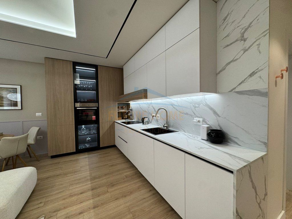 SHES APARTAMENT 1+1 TEK ZOGU I ZI NE TIRANE