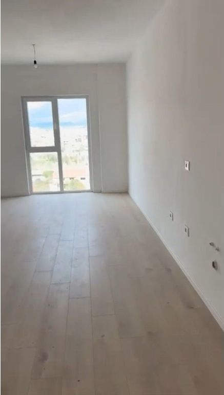 In vendita, Appartamento 2+1+2, Ingresso Tirana, Tirana.