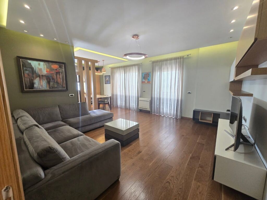 IN VENDITA: APPARTAMENTO DI LUSSO 2+1+2_ VIA FROSINA PLAKU _Vicino alla scuola Naim Frashëri