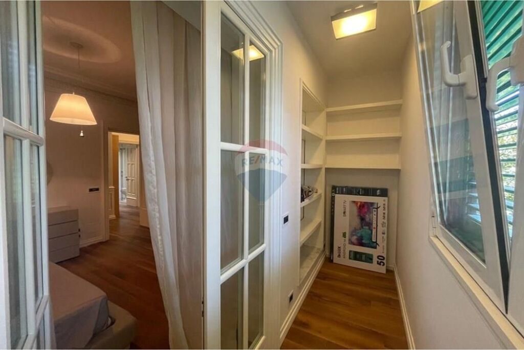 Apartament Modern me Qira tek Shkolla Kuqe