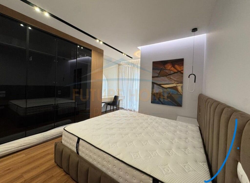 Qira, Apartament 2+1+2 +Post Parkimi , Bllok , Tiranë.