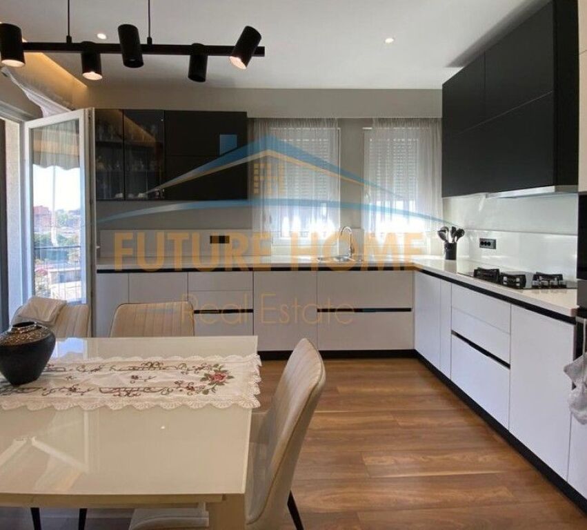 Affitto, Duplex, 5 Maji