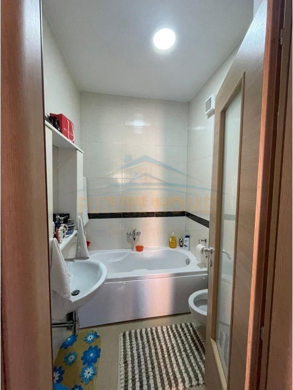 Shitet, Apartament 2+1+2, Rezidenca Sona, Liqeni i Thate, Tirane