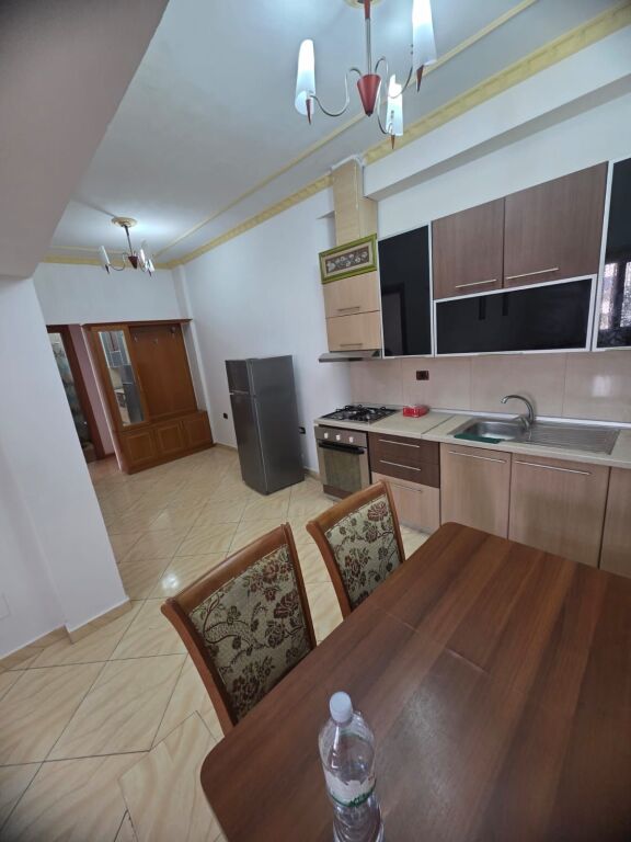 Jepet me qira apartament 2+1