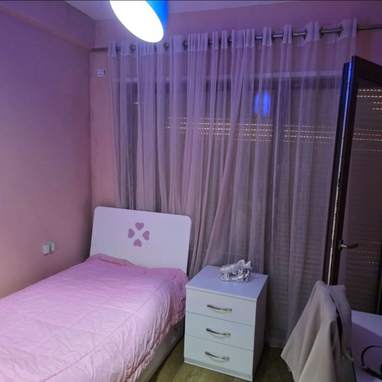 Shitet..! Apartament 2+1+2 , Verandë, Depo, Oborr, Garazh...