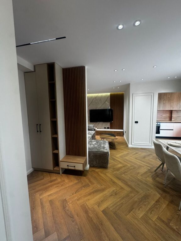 Shitet apartament 2+1 + garderobë – përballë Delijorgjit !