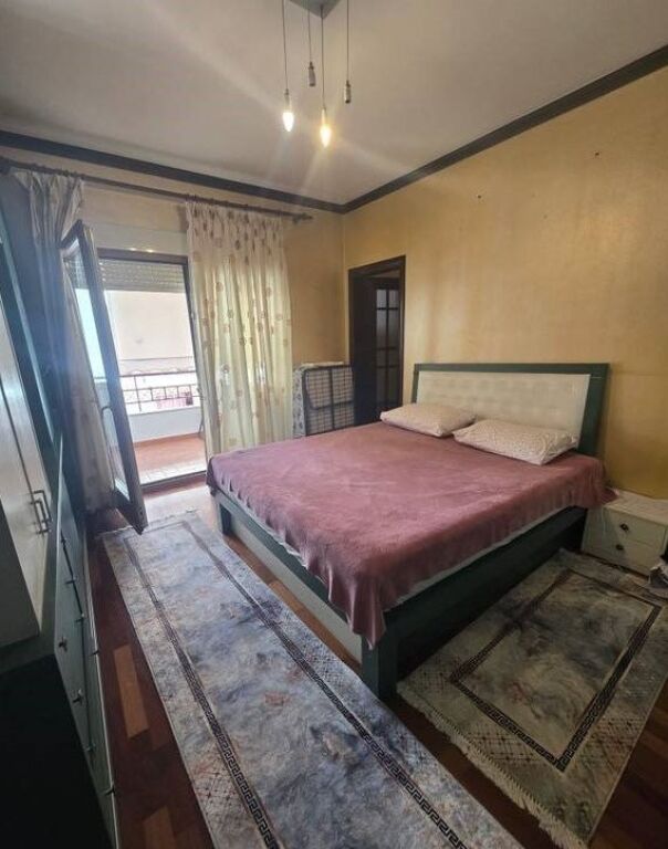 Shitet Super Apartament i investuar 2+1+2 + dy BAllkone Tek njesia Administrative nr 13