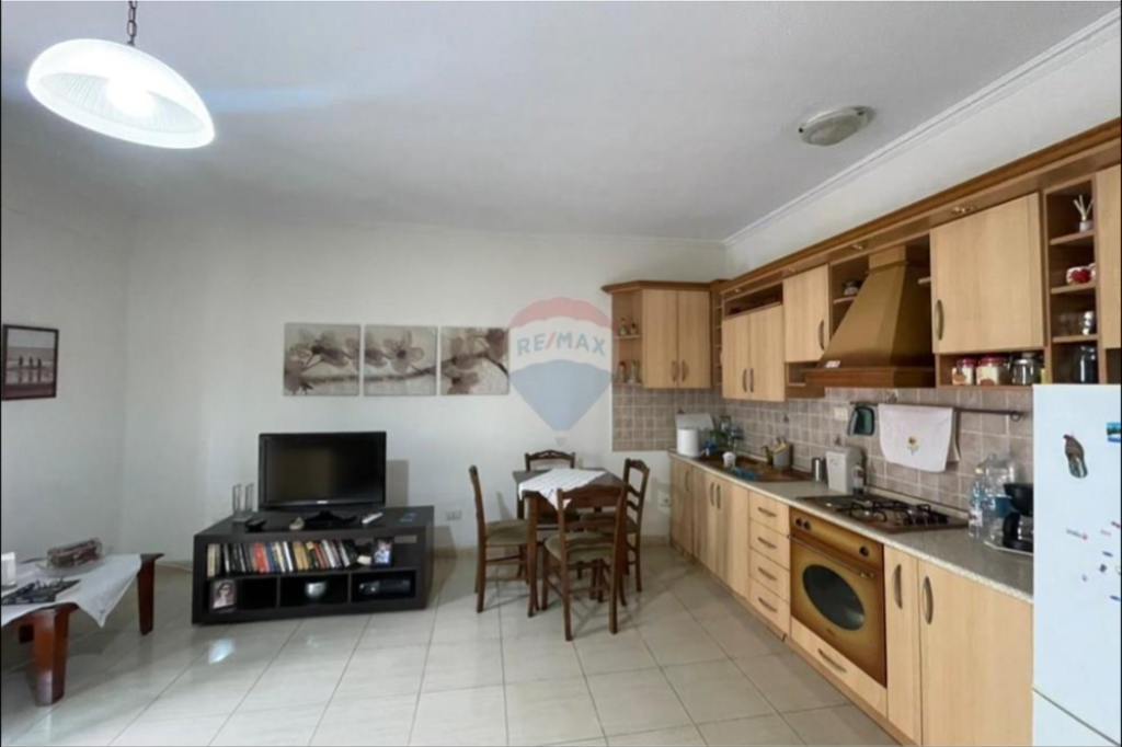 Apartament per qera 1+1 tek Komuna e Parisit