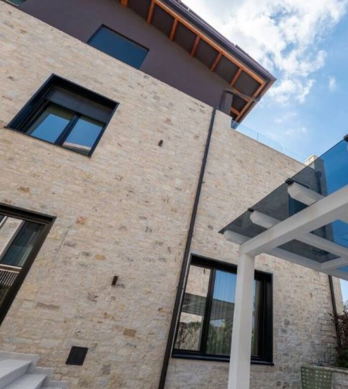 Vendiamo Villa Individuale con Piscina