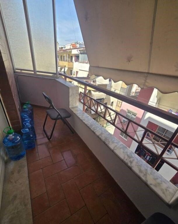 Shitet Super Apartament i investuar 2+1+2 + dy BAllkone Tek njesia Administrative nr 13