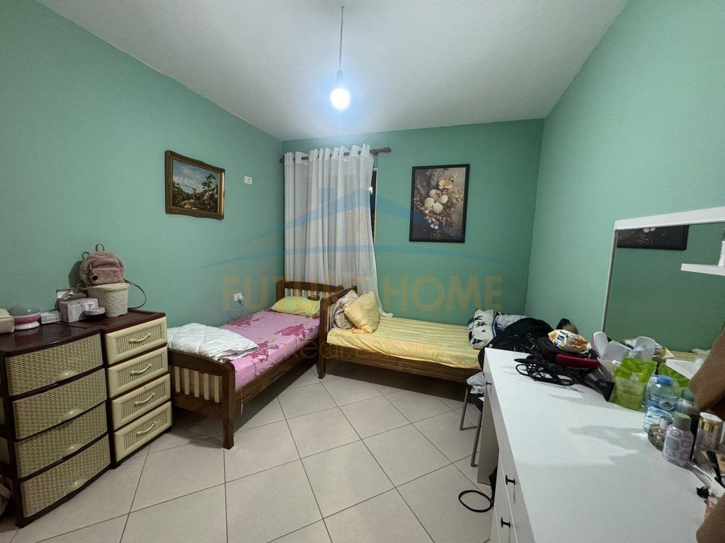 Shitet, Apartament 2+1+Post Parkimi, Yzberisht