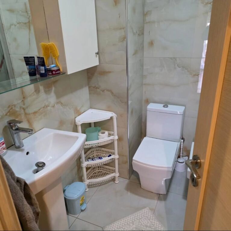 Shitet..! Apartament 2+1+2 , Verandë, Depo, Oborr, Garazh...