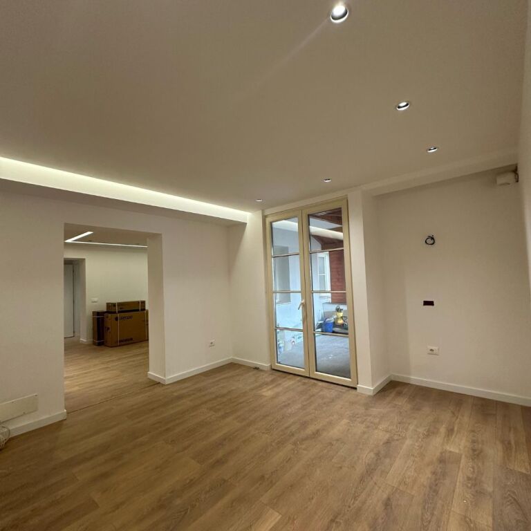 Business premises for rent in the area of the Ballet School