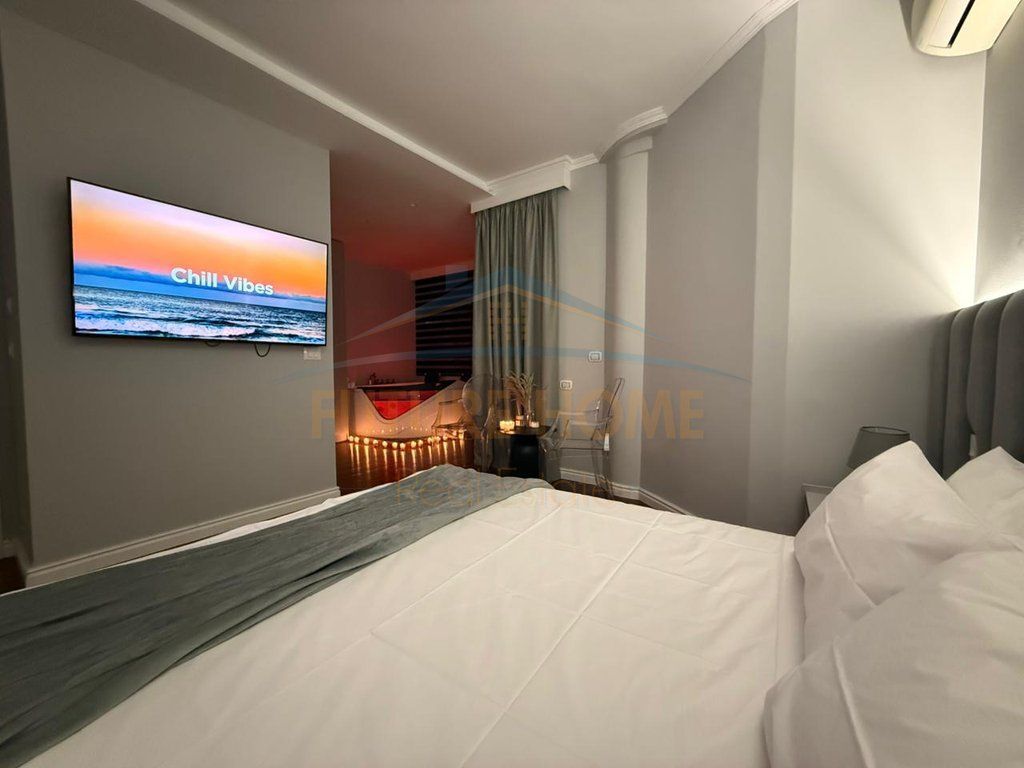 Shitet, Apartament 3+1+3, Bllok, Tiranë