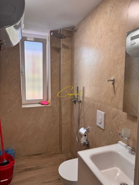 ZYRE ME QIRA 70 M2 21 DHJETORI 800 EURO