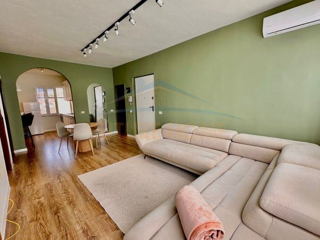 Shitet, Apartament 2+1+2, Rruga e Durrësit, Tiranë