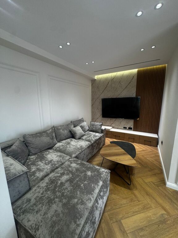 Shitet apartament 2+1 + garderobë – përballë Delijorgjit !