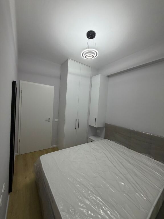 In affitto 1+1  Ali demi Complesso Kadiu  5° piano  Arredato  Prezzo 400 mila lek